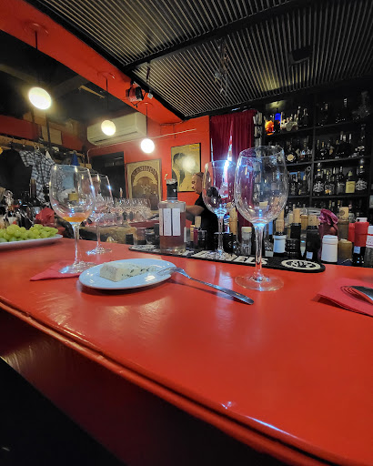 Bar Alea Winebar στη Θεσσαλονίκη: Μια Γευστική Εμπειρία