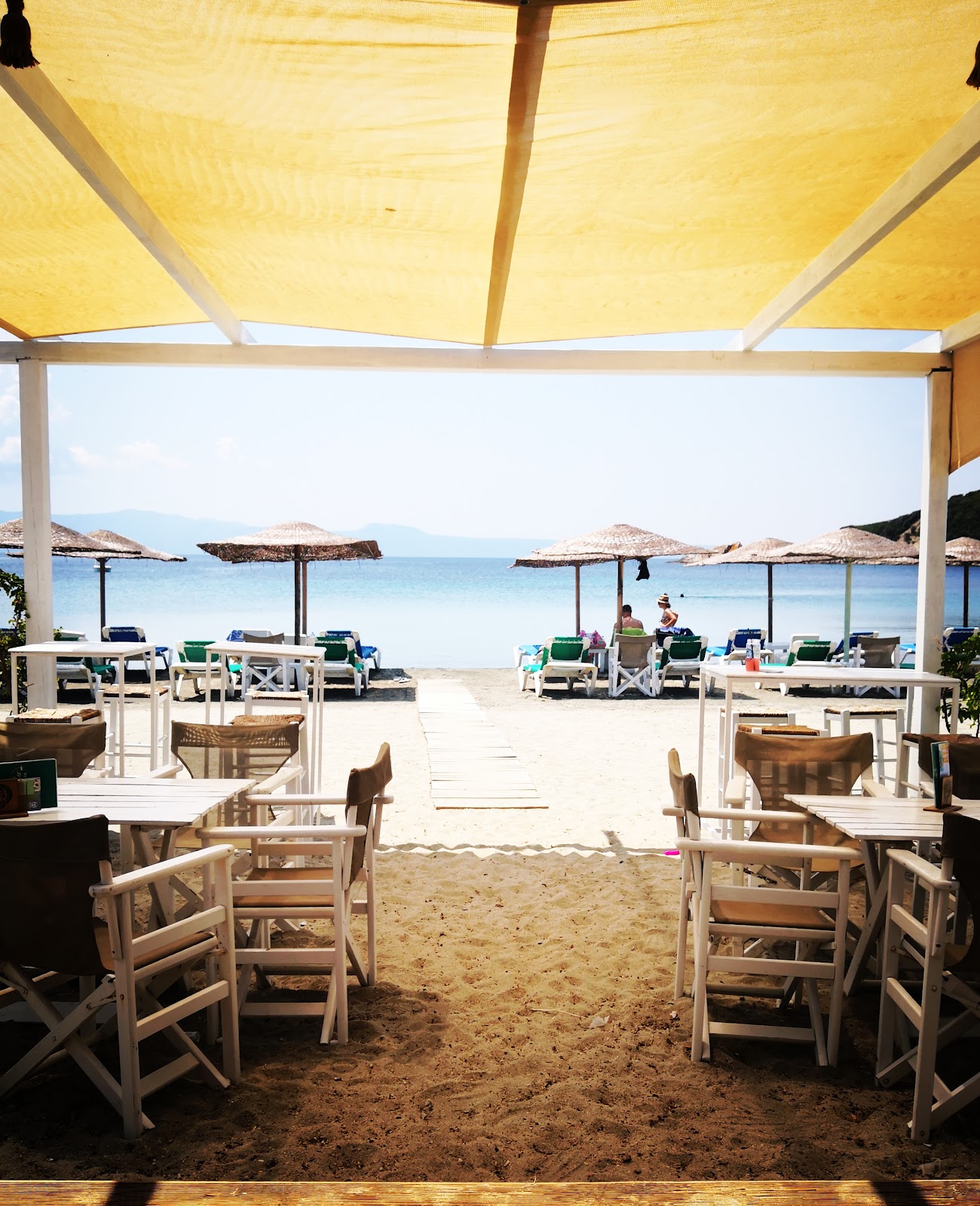 Beach Bar Blue Dreams στην Αμουλιανή: Ένας Παράδεισος με Βαθμολογία 4.8