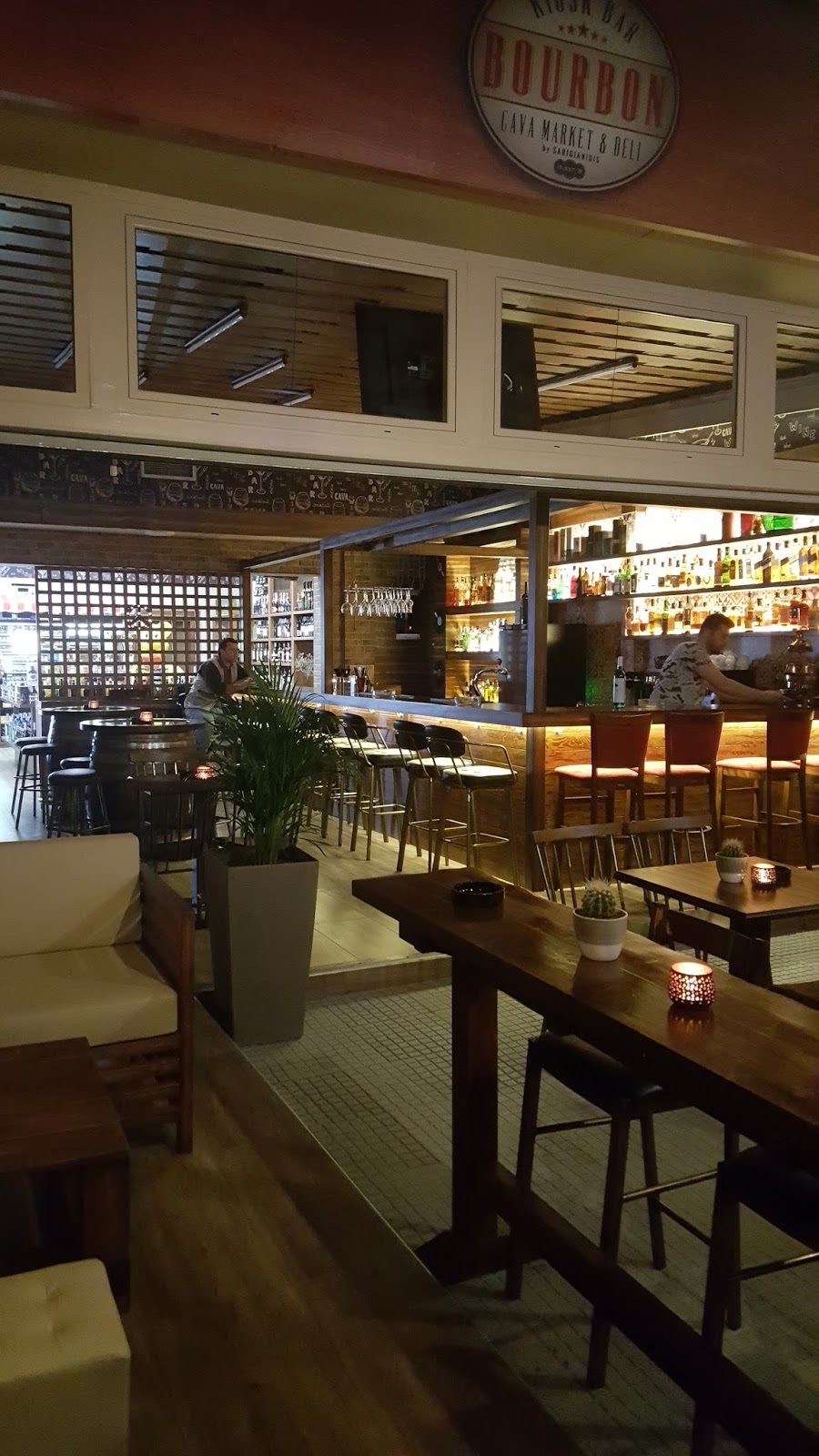 Bourbon KIOSK BAR στη Νέα Καλλικράτεια: Ένας Γευστικός Παράδεισος