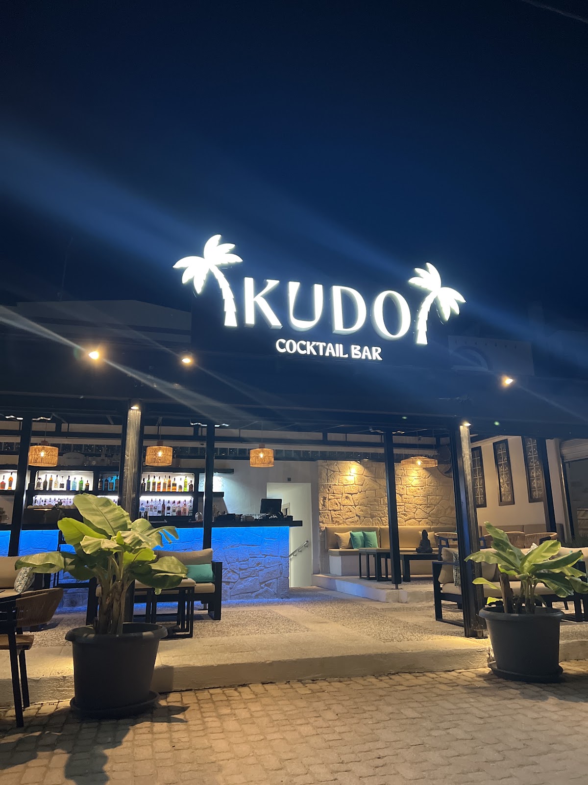 Kudo Beach Bar: Ένα Διαμάντι στην Πολύχρονο της Χαλκιδικής