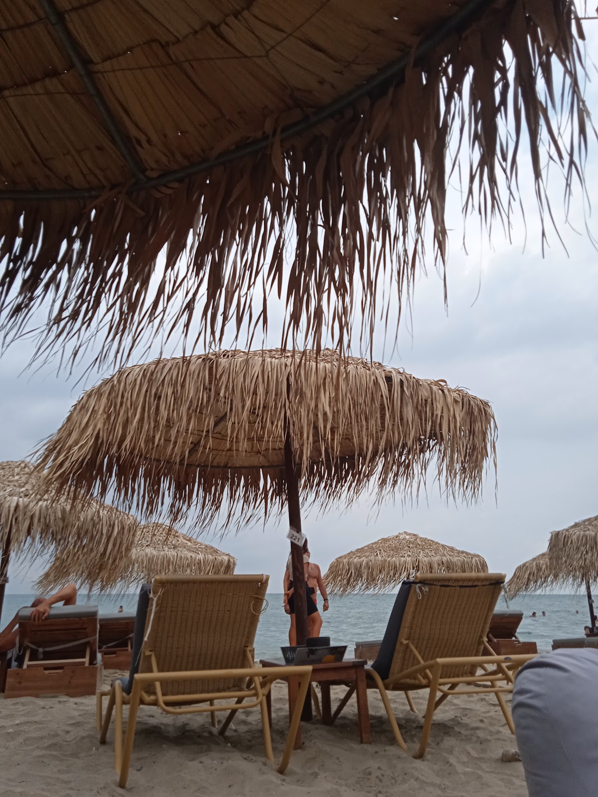 Μπαρ La Roca Beach Bar στη Νέα Καλλικράτεια: Ένας Παράδεισος στην Χαλκιδική