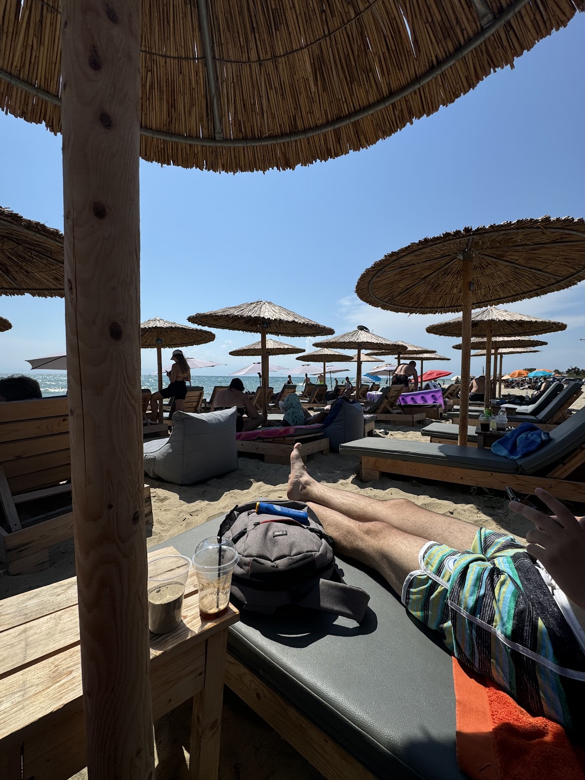 Bar Ohana Beach στη Νέα Καλλικράτεια, Χαλκιδική: Μια παράδεισος για τους λάτρεις της παραλίας