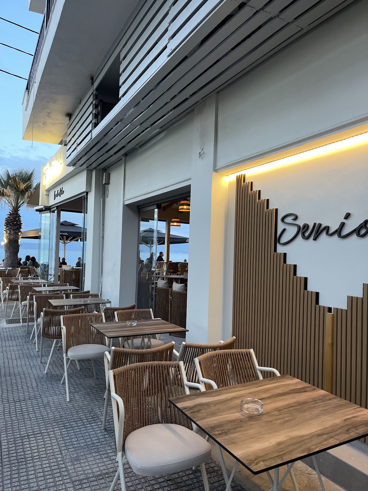 Senior Lounge Bar στην Πευκοχώρι, Χαλκιδική - Αξιολόγηση 4.5/5