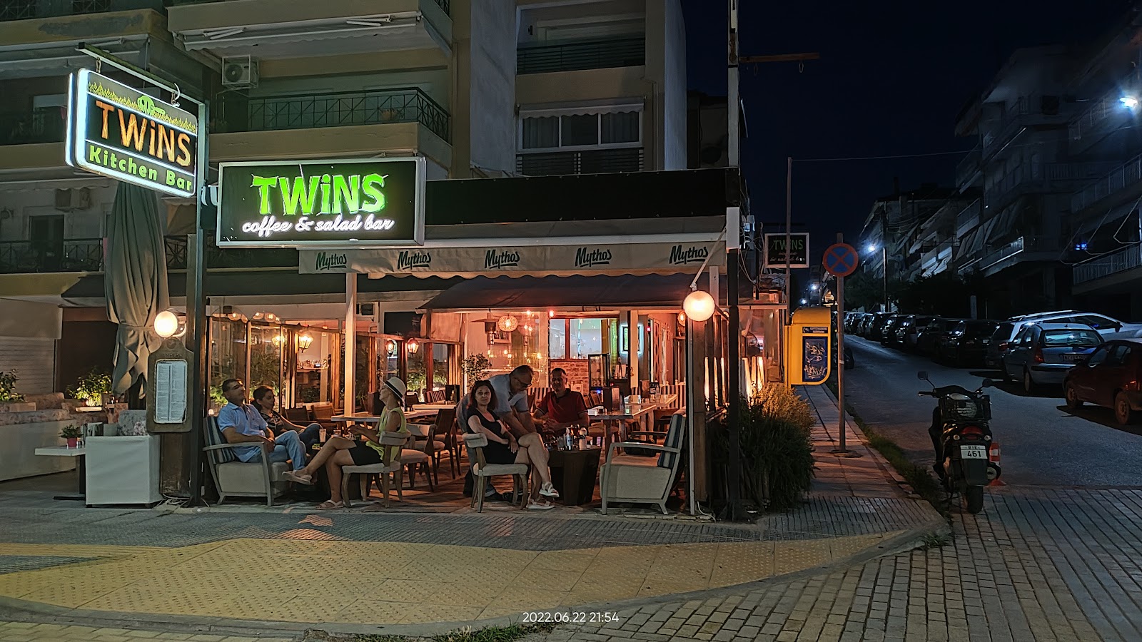 Μπαρ Twins στην Νέα Καλλικράτεια, Χαλκιδική