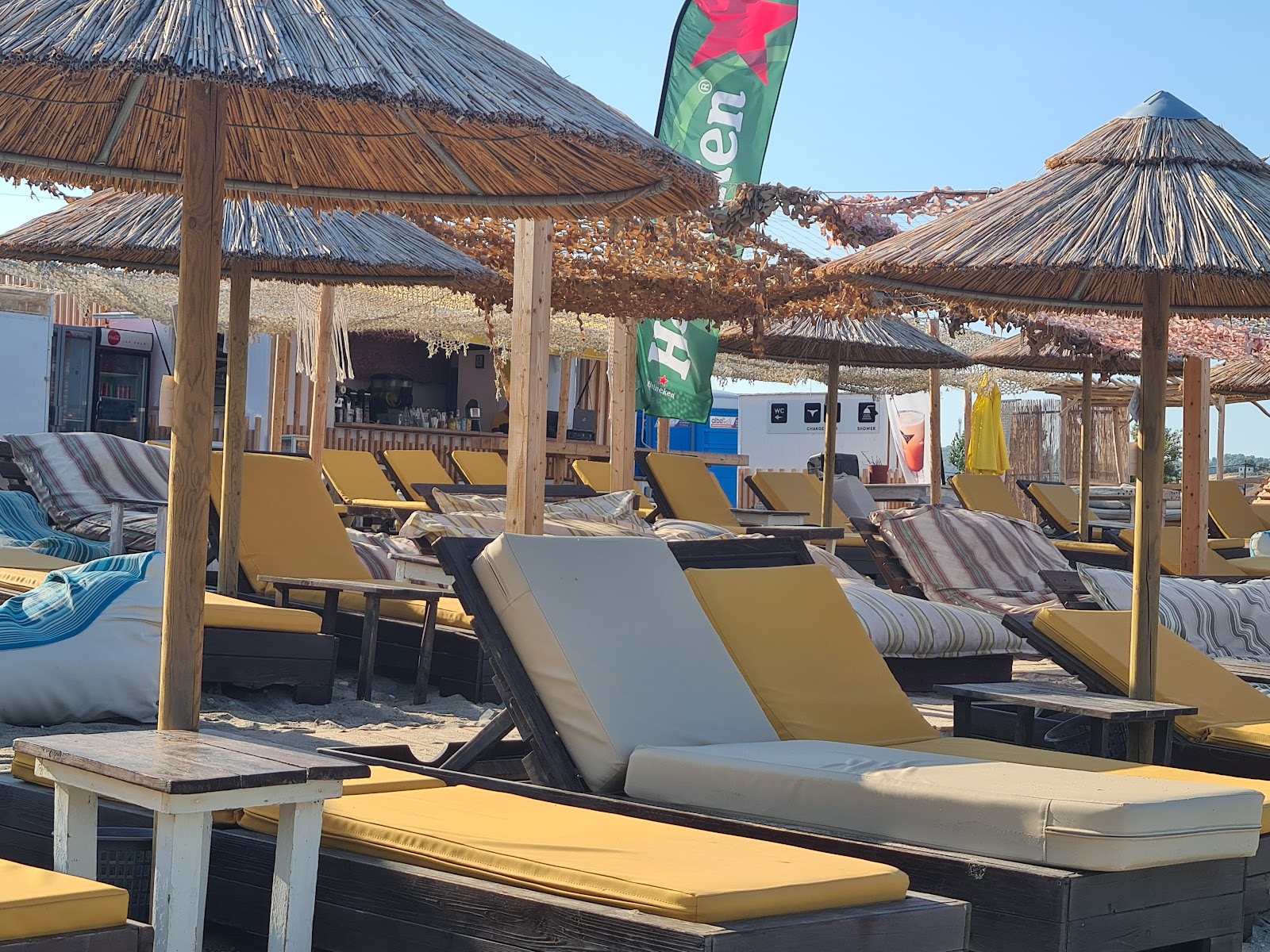 Bar Vamos Greek Pride Beach Bar στη Σίβηρη, Χαλκιδική