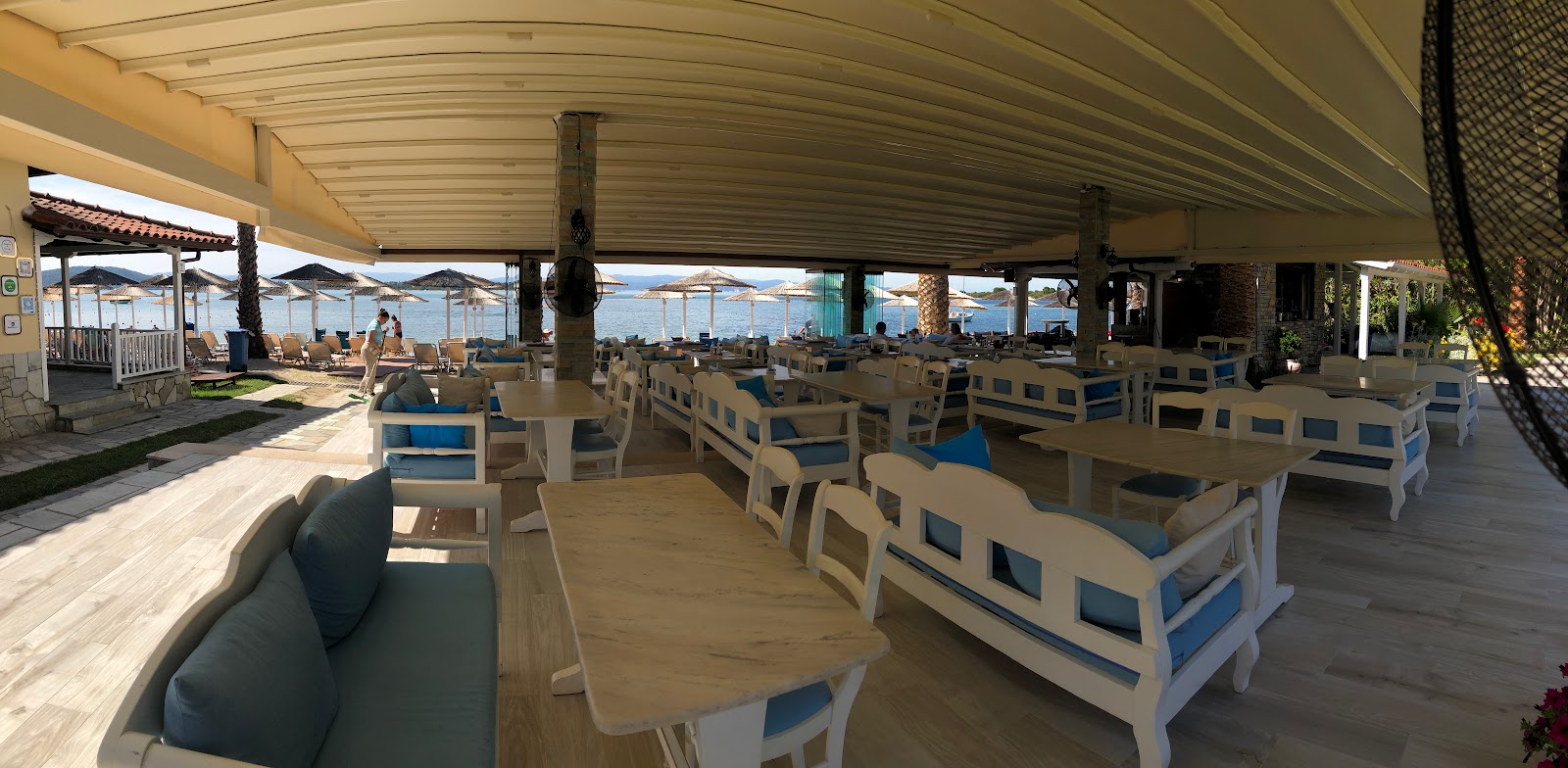 Το Bar Vergos Beach Bar στη Βουρβουρού, Χαλκιδική