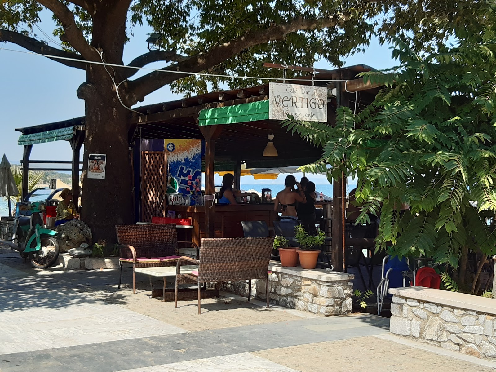 Το Bar Vertigo Beach Bar στην Ολυμπιάδα, Χαλκιδική