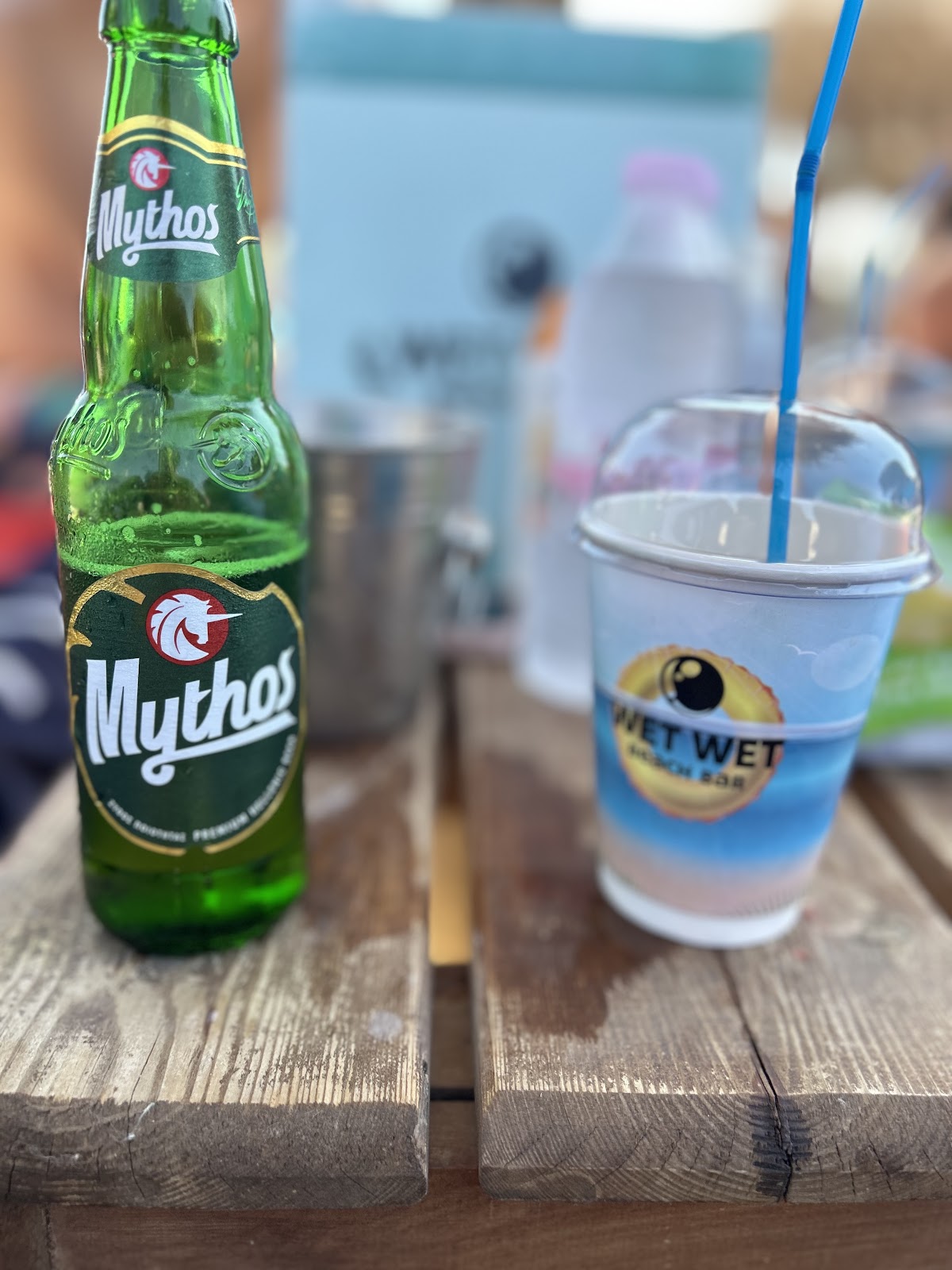 Wet Wet Beach Bar στη Νέα Ποτίδαια: Ένας Δημοφιλής Προορισμός