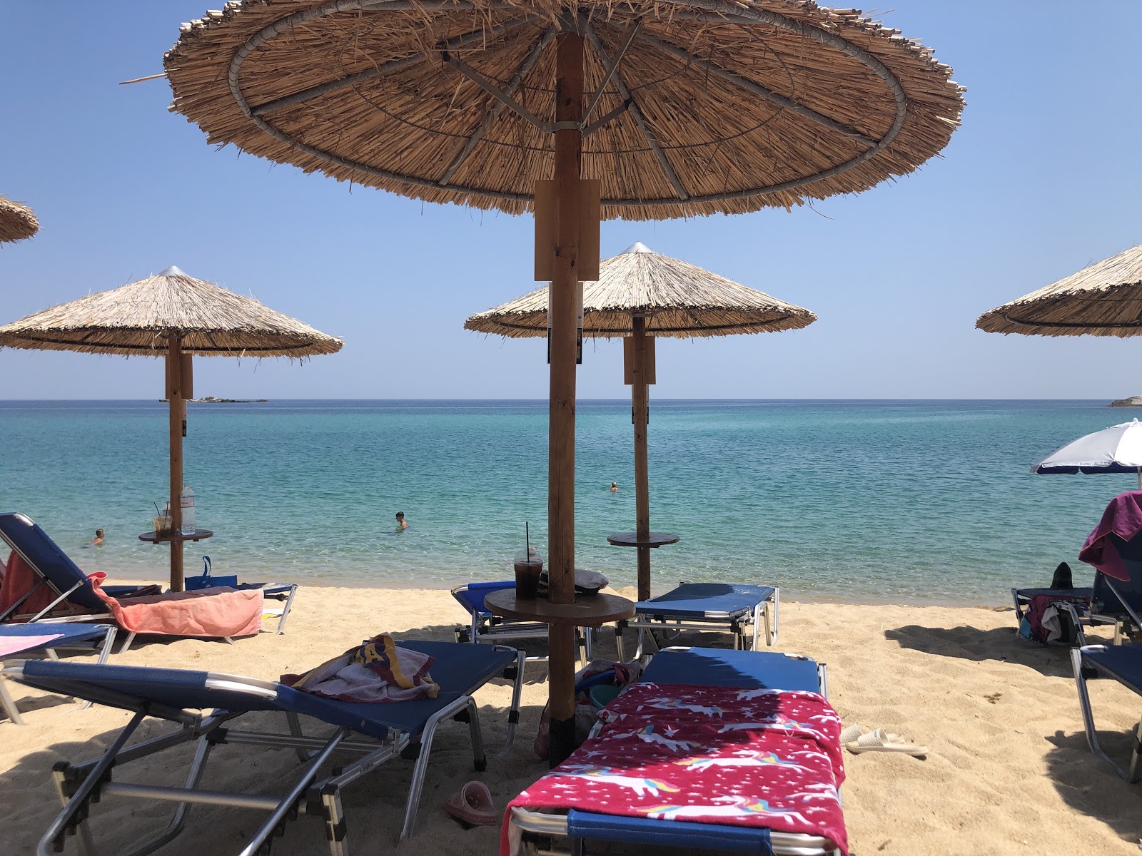 Café A-Maze Beach Bar στη Σίκυα, Χαλκιδική: Μια Εξερεύνηση στην Απλότητα και την Ομορφιά