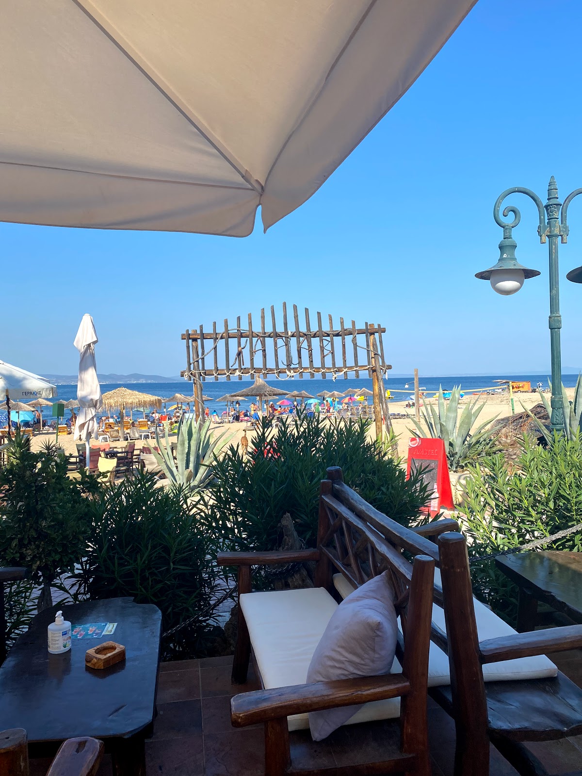 Καφετέρια Καράβι Beach Bar στη Νέα Ποτίδαια, Χαλκιδική