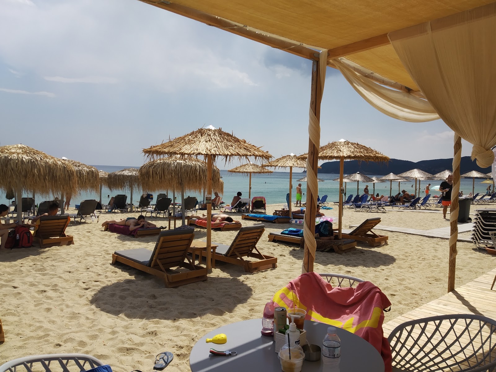 Café Lavalu Beach Bar στην Καλαμίτσα, Χαλκιδική: Ένας Παράδεισος για τους Λάτρεις της Θάλασσας