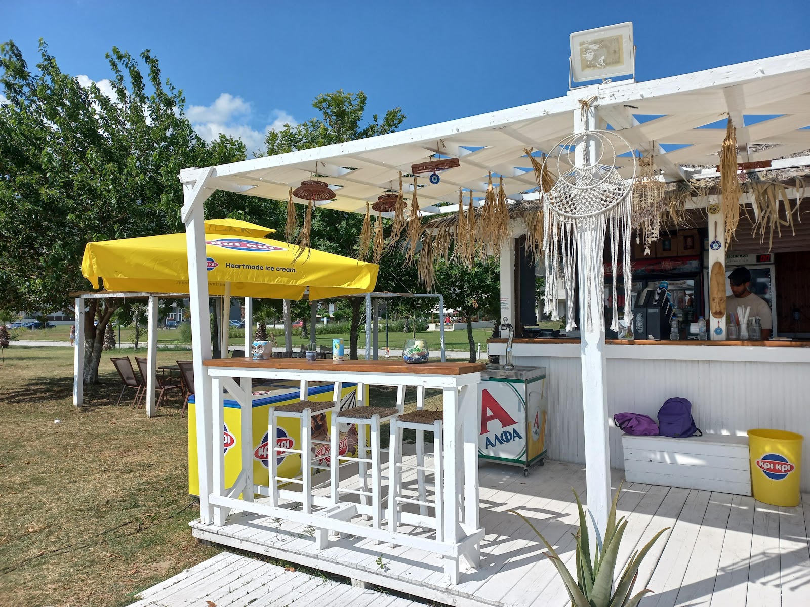 Café Massaya Beach Bar στη Σταυρού, Χαλκιδική: Ένας Παράδεισος για τους Λάτρεις της Θάλασσας