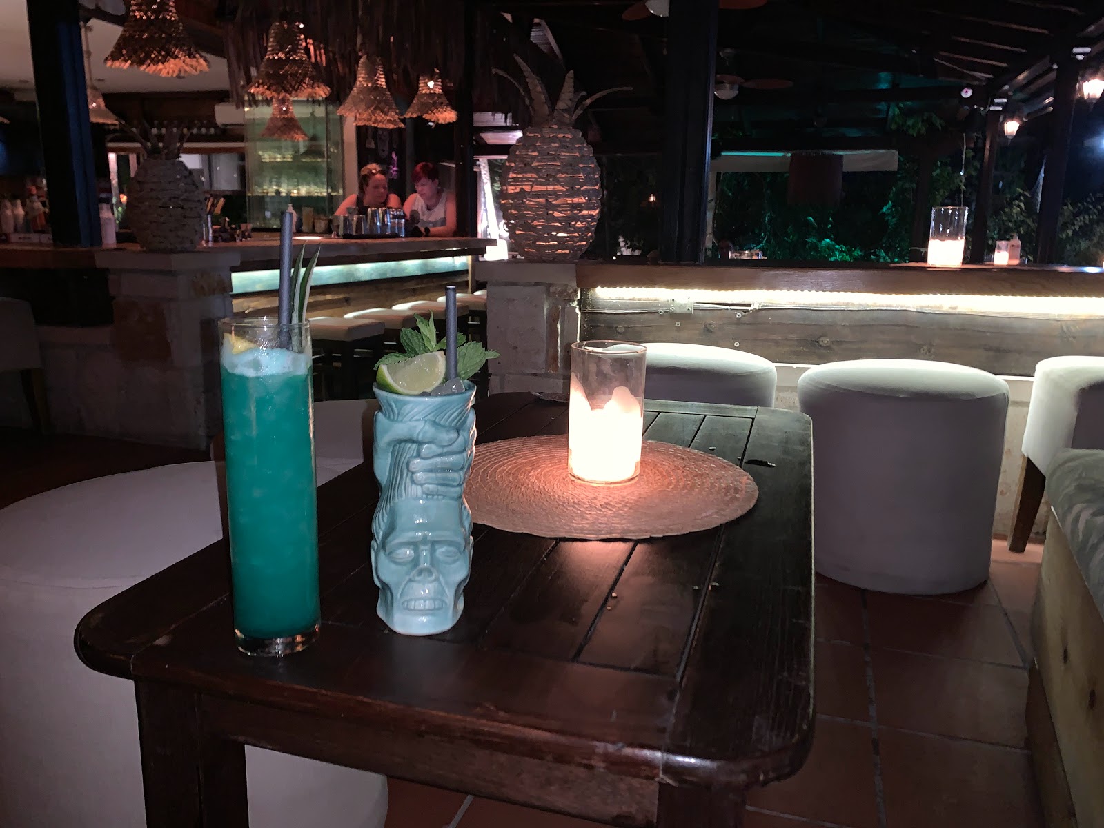 Το Cafe Veranda Cocktail Bar στην Πευκοχώρι, Χαλκιδική