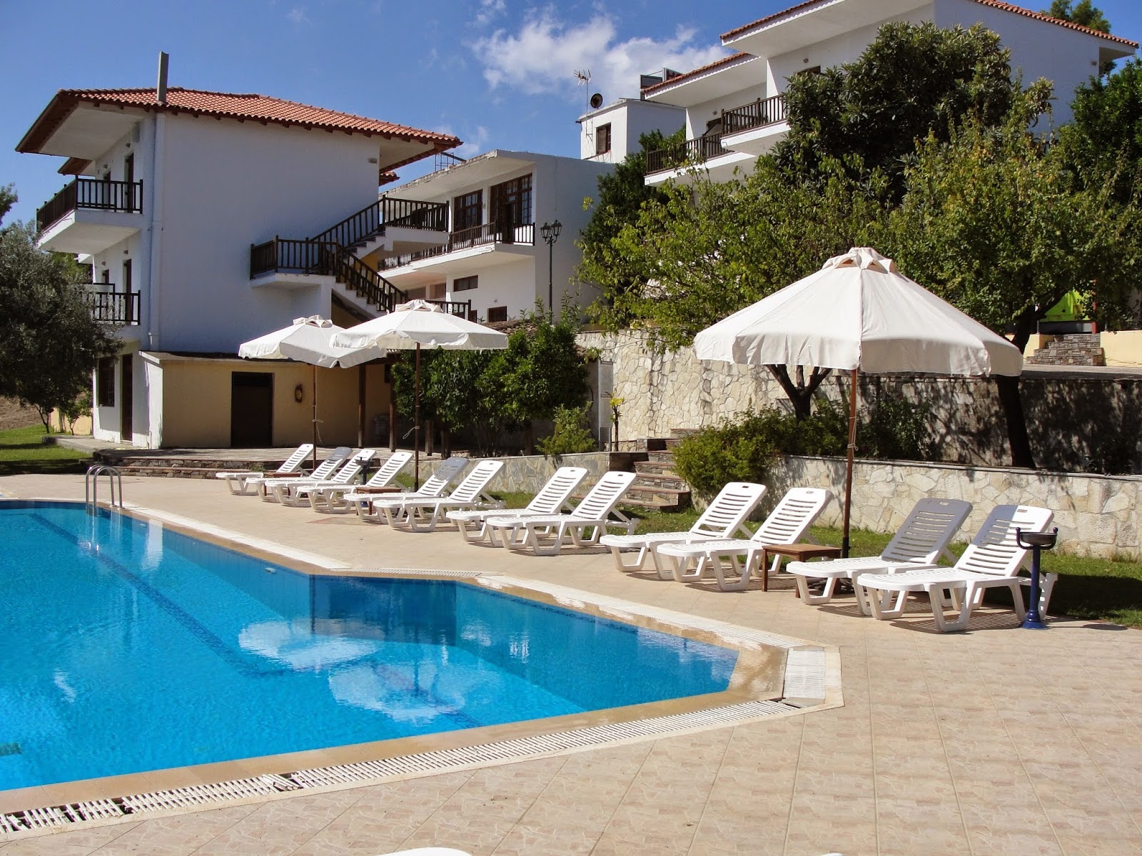 <h1>Hotel Theramvos στο Παλιούρι: Ένας Απαραίτητος Προορισμός</h1>