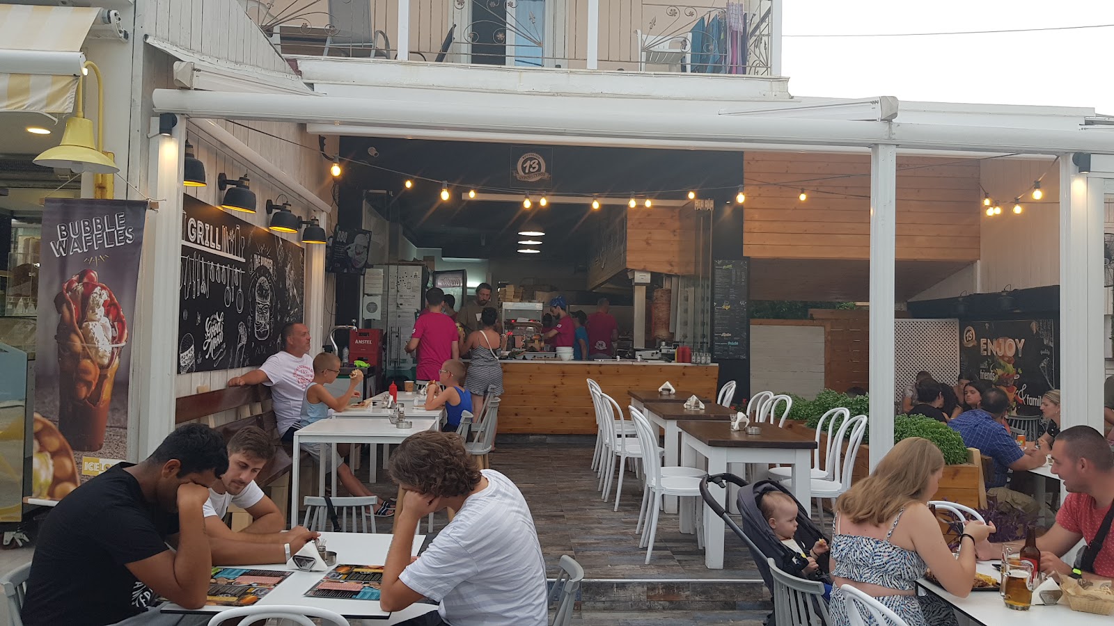 Εστιατόριο 13 Meat Place στην Πευκοχώρα, Χαλκιδική