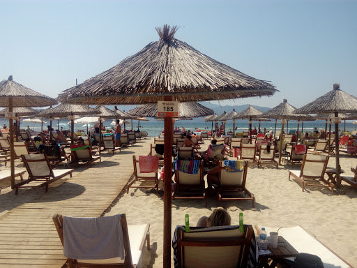 Εστιατόριο Beach Bar Paralia στην Καρμούτση, Χαλκιδική