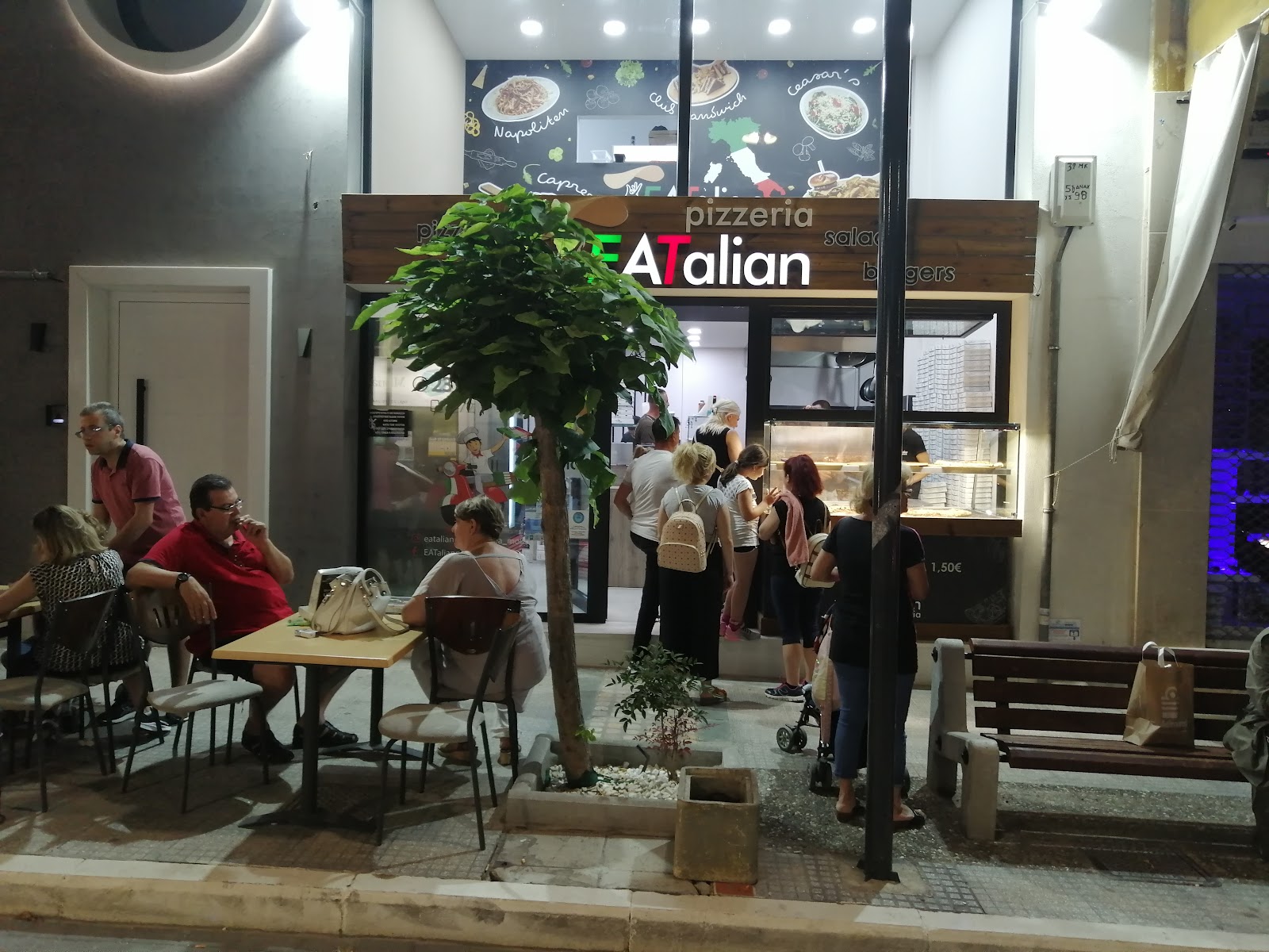 Εστιατόριο EATalian Pizzeria στη Νέα Μουδανιά Χαλκιδικής με βαθμολογία 4.7 από 5 με πάνω από 103 σχόλια