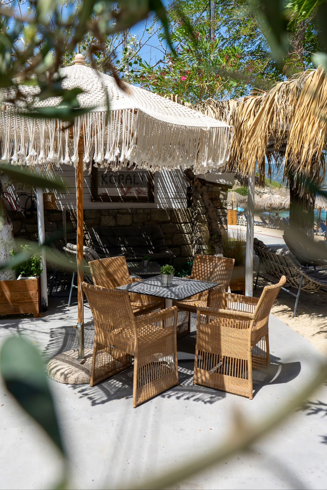 Εστιατόριο Korali Beach Bar στη Σκιώνα, Χαλκιδική με βαθμολογία 4.3 από 5 με πάνω από 400 σχόλια