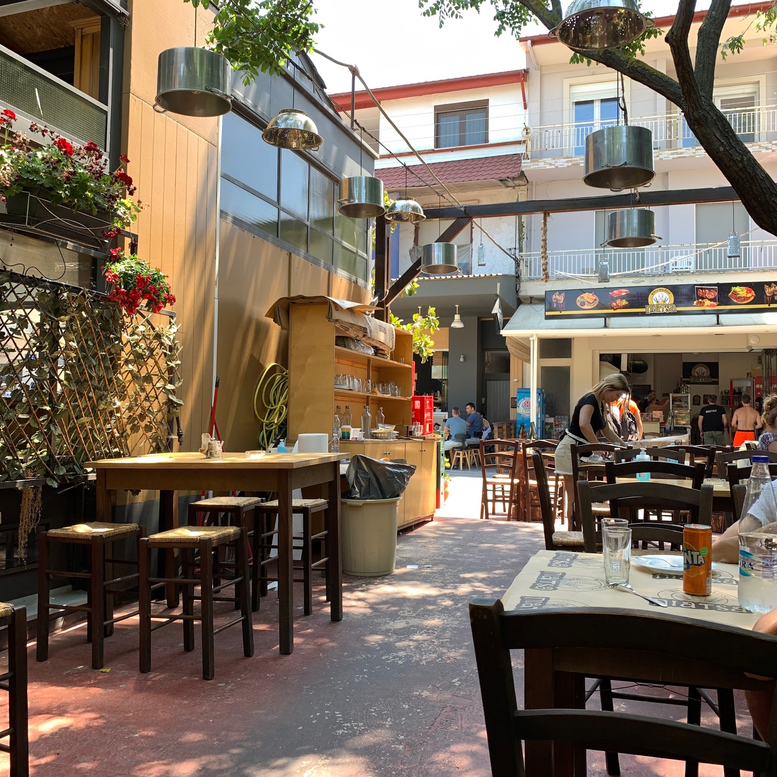 Piatsa Restaurant / Grill: Ένας Γαστρονομικός Παράδεισος στη Σταυρού Χαλκιδικής