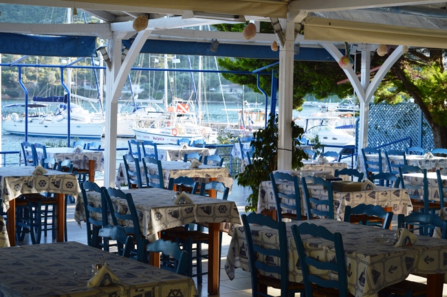 Ταβέρνα "Ο Πεύκος" | Restaurant "O Pefkos" στην Πόρτο Κουφό, Χαλκιδική