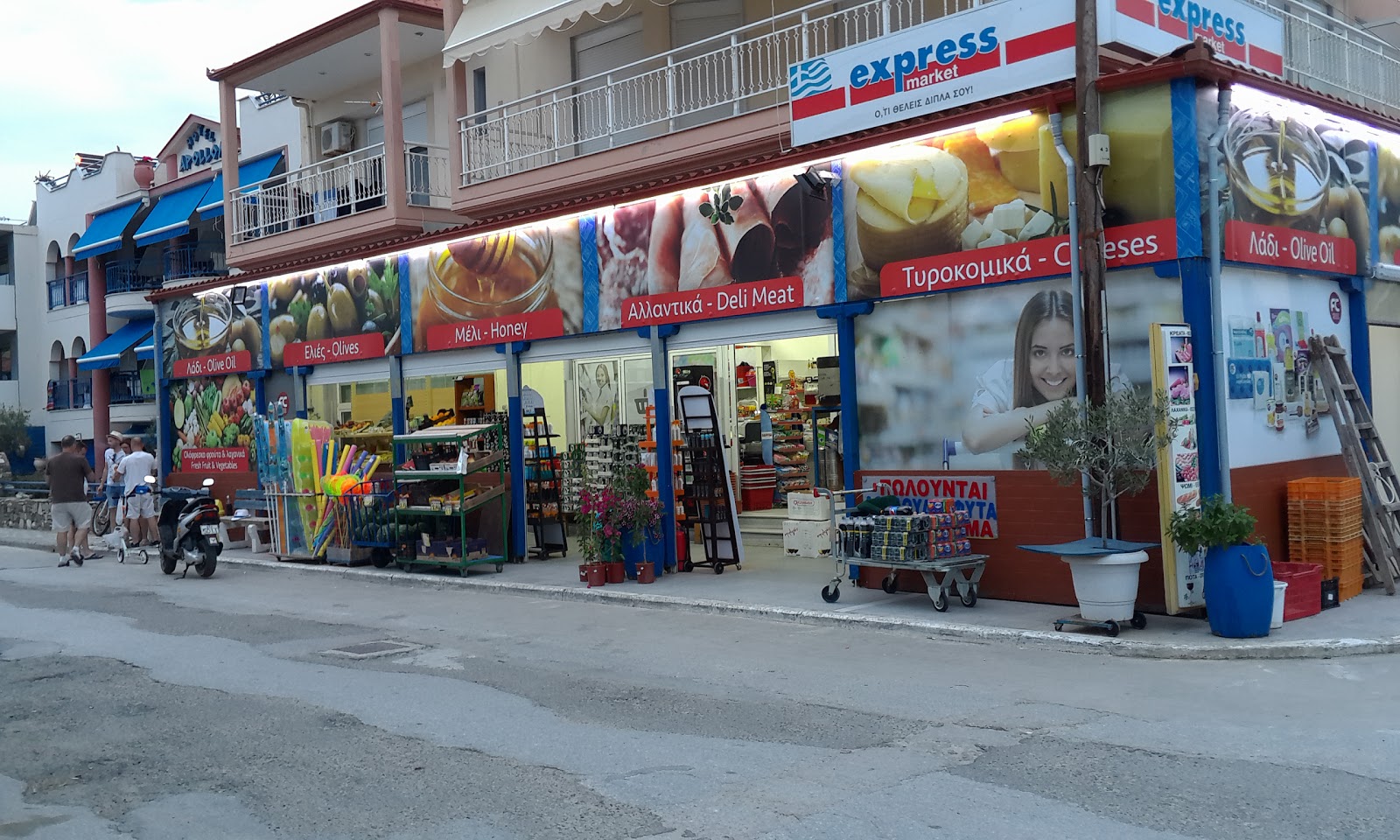 Σούπερ μάρκετ Supermarket Express Market στην Καλαμίτσα Χαλκιδικής